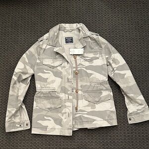 Abercrombie & Fitch camo utility jacket